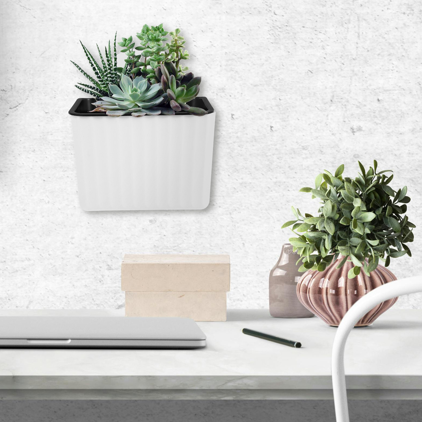 Succulent Planter Pot - กระถางดอกไม้ติดผนังแบบรดน้ำเอง 2 ชิ้น กระถางแขวนพลาสติกสำหรับปลูกต้นไม้ในร่มและกลางแจ้ง กระถางต้นไม้แบบรดน้ำอัตโนมัติสำหรับไม้อวบน้ำ